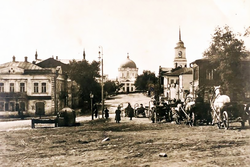 Покровская церковь.  Вид с Вознесенской площади на улицу Усманскую